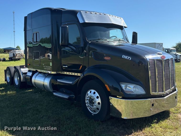 image for item EU5572 2017 Peterbilt 579 semi truck