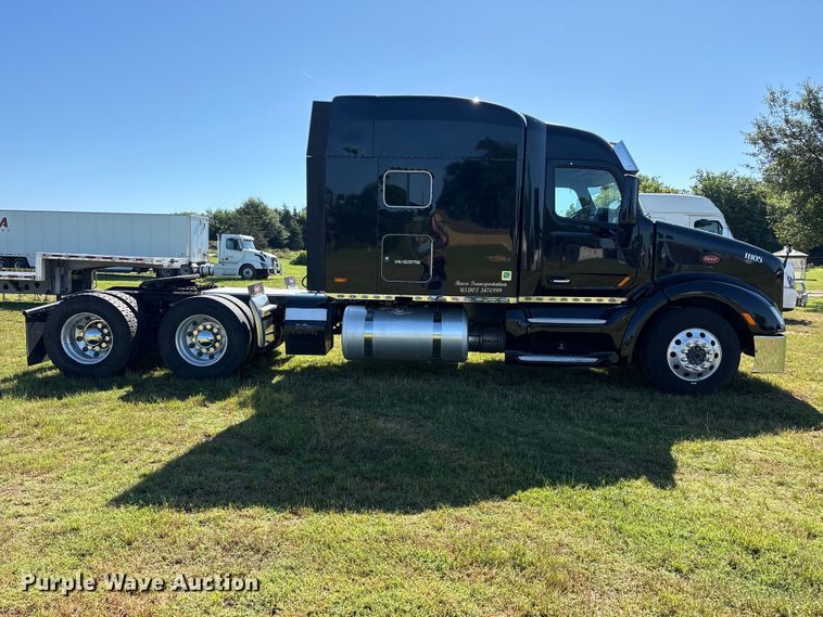 image for item EU5572 2017 Peterbilt 579 semi truck