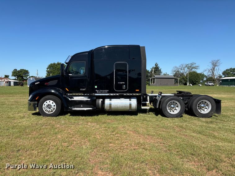 image for item EU5572 2017 Peterbilt 579 semi truck