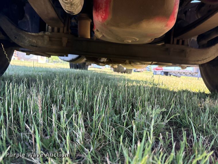 image for item EU5572 2017 Peterbilt 579 semi truck