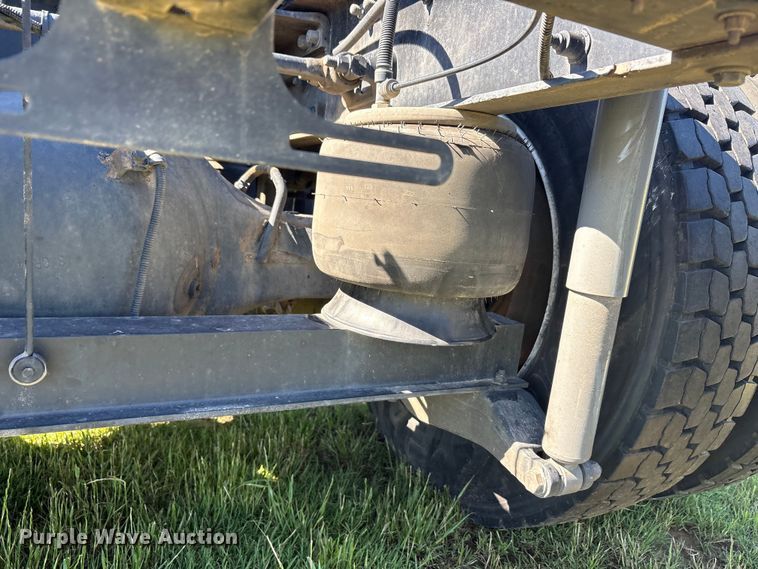 image for item EU5572 2017 Peterbilt 579 semi truck