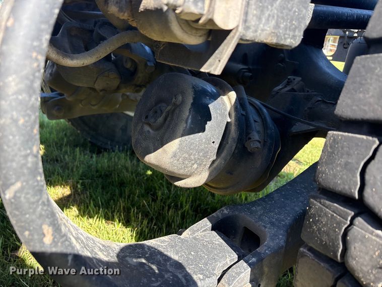 image for item EU5572 2017 Peterbilt 579 semi truck