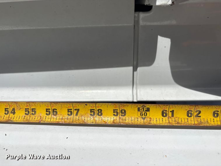 image for item EU8651 2005 Volvo VNL semi truck