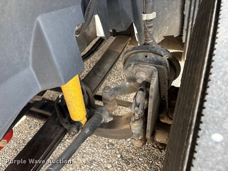 image for item EU8651 2005 Volvo VNL semi truck