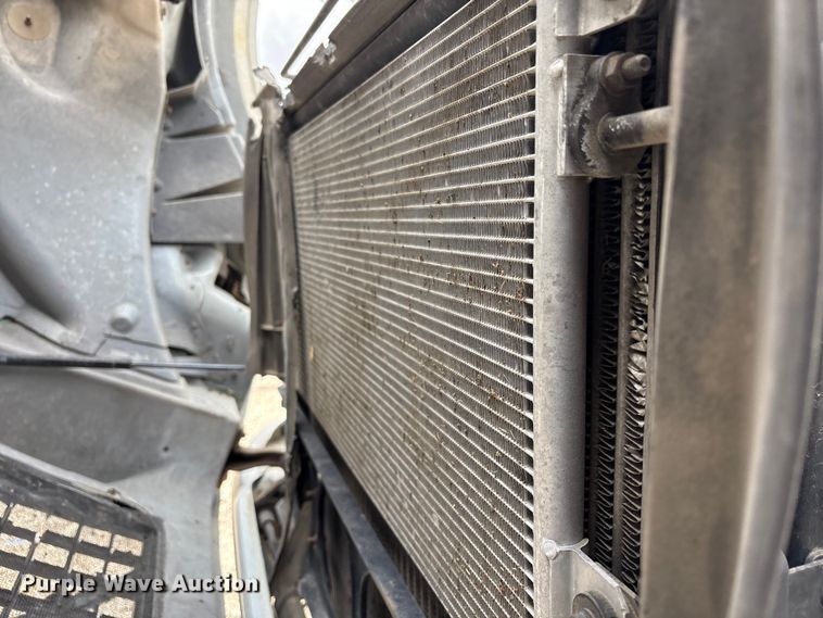image for item EU8651 2005 Volvo VNL semi truck