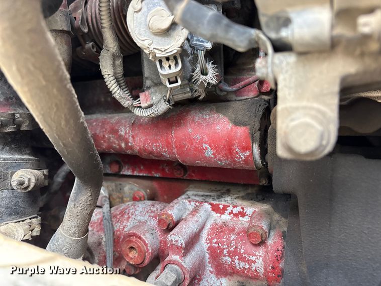 image for item EU8651 2005 Volvo VNL semi truck