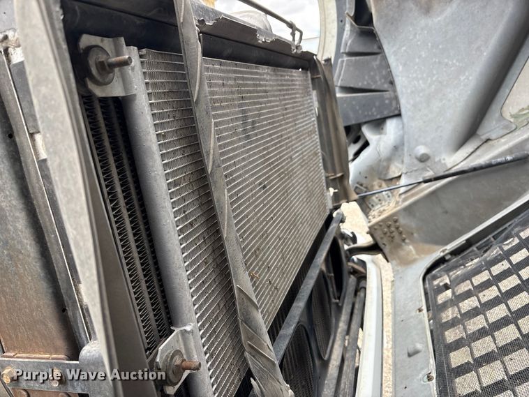 image for item EU8651 2005 Volvo VNL semi truck