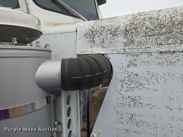 image for item EW0089 1982 Peterbilt 359 crane truck
