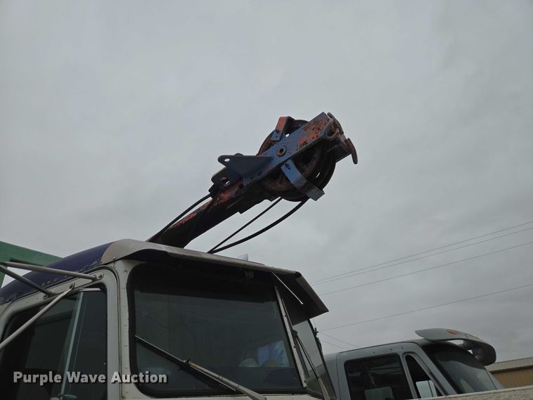 image for item EW0089 1982 Peterbilt 359 crane truck