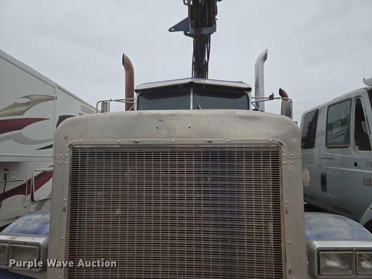 image for item EW0089 1982 Peterbilt 359 crane truck