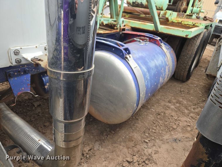 image for item EW0089 1982 Peterbilt 359 crane truck