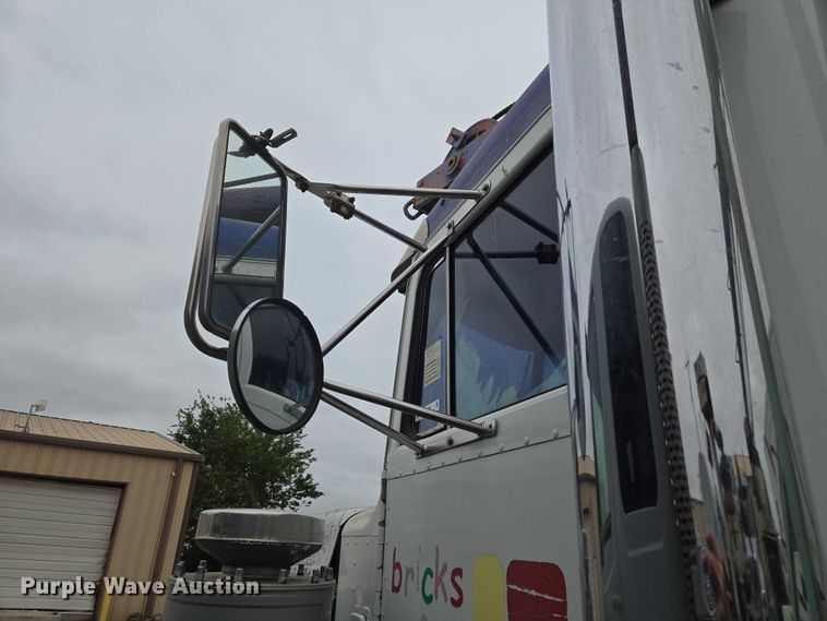 image for item EW0089 1982 Peterbilt 359 crane truck