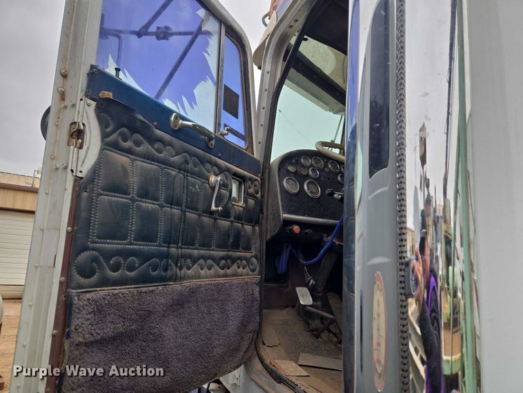 image for item EW0089 1982 Peterbilt 359 crane truck