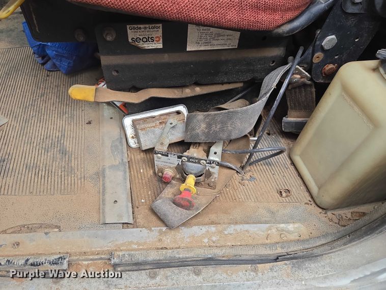 image for item EW0089 1982 Peterbilt 359 crane truck