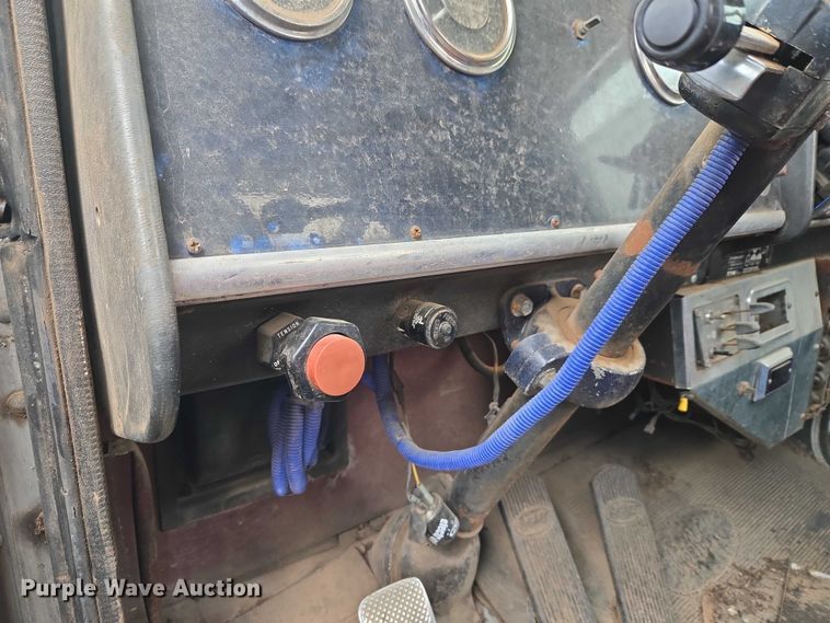 image for item EW0089 1982 Peterbilt 359 crane truck