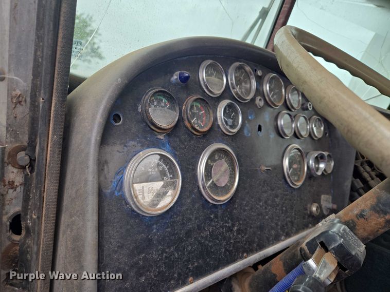image for item EW0089 1982 Peterbilt 359 crane truck