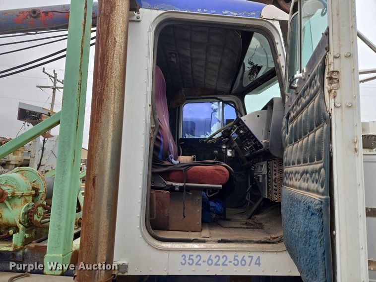 image for item EW0089 1982 Peterbilt 359 crane truck