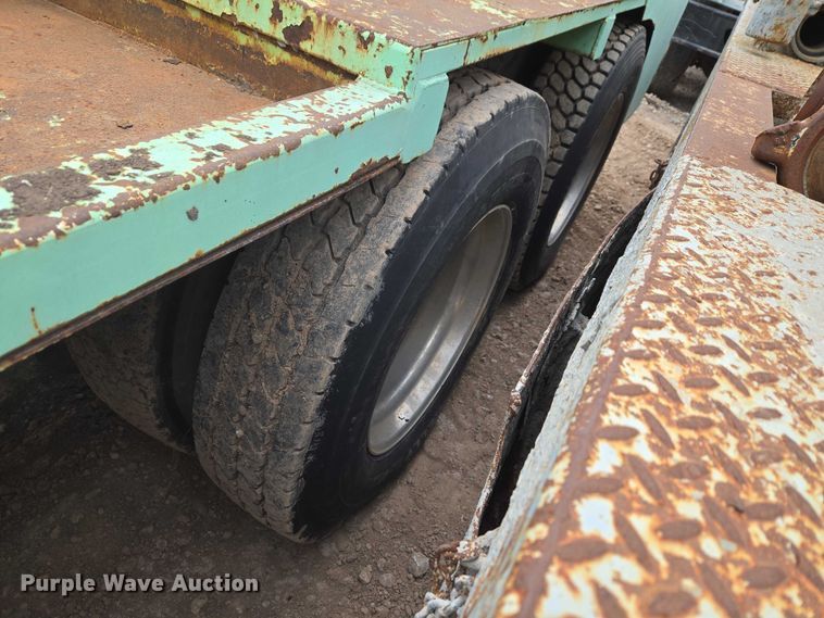 image for item EW0089 1982 Peterbilt 359 crane truck