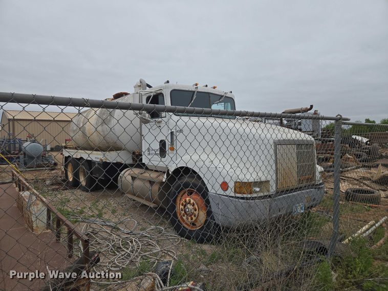 image for item EW0090 1991 International 9400 water truck