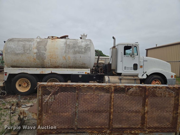 image for item EW0090 1991 International 9400 water truck