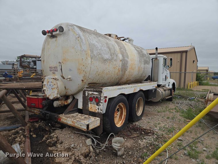 image for item EW0090 1991 International 9400 water truck