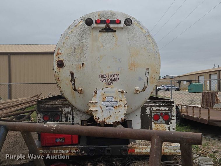 image for item EW0090 1991 International 9400 water truck