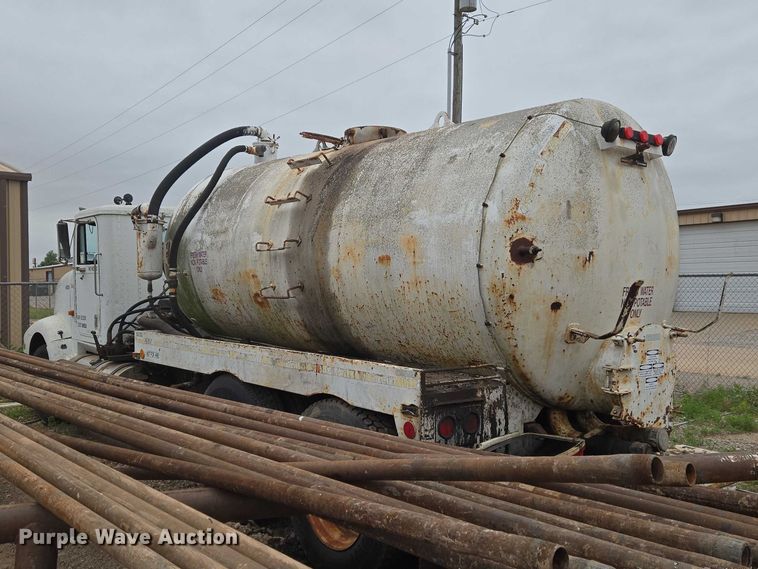 image for item EW0090 1991 International 9400 water truck