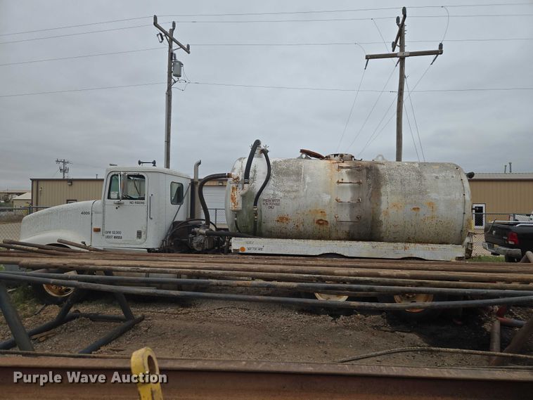 image for item EW0090 1991 International 9400 water truck