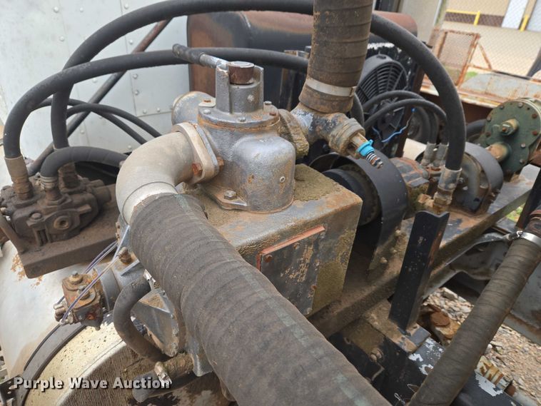 image for item EW0090 1991 International 9400 water truck