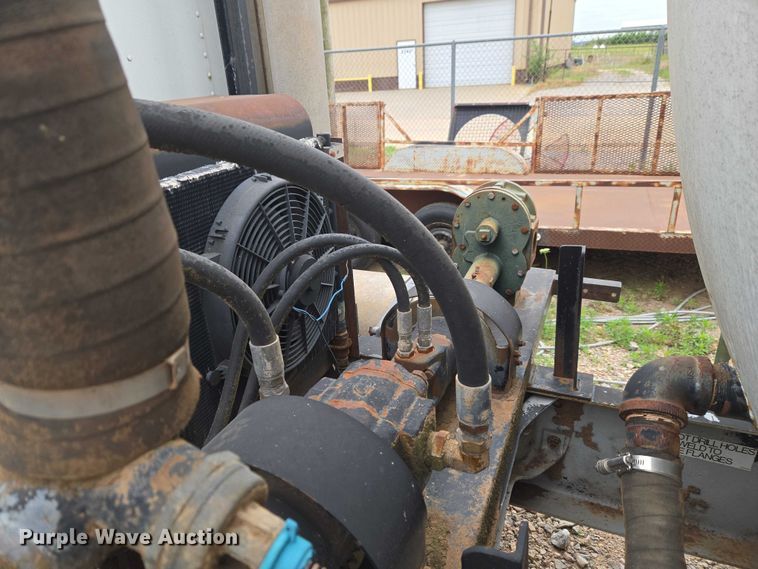 image for item EW0090 1991 International 9400 water truck