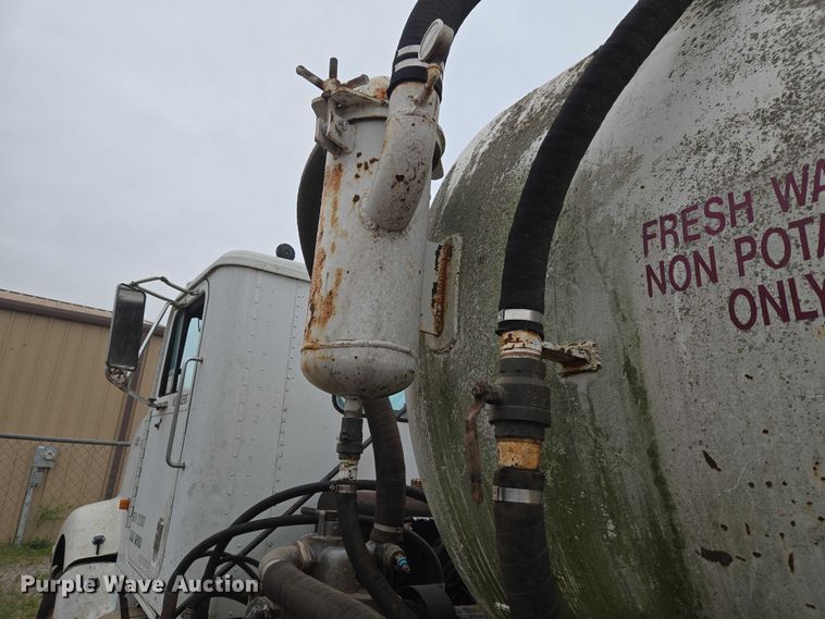 image for item EW0090 1991 International 9400 water truck