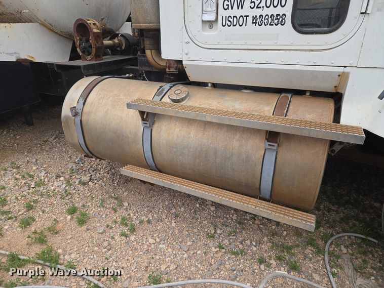 image for item EW0090 1991 International 9400 water truck