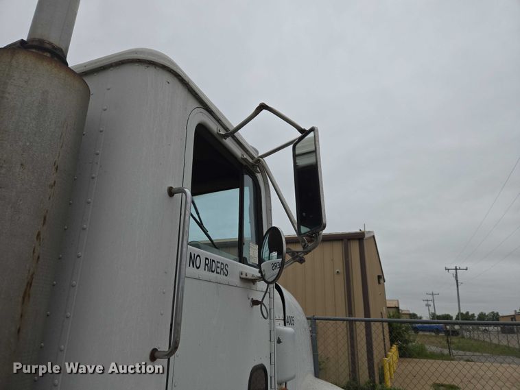 image for item EW0090 1991 International 9400 water truck