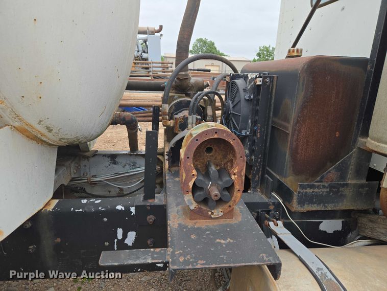 image for item EW0090 1991 International 9400 water truck