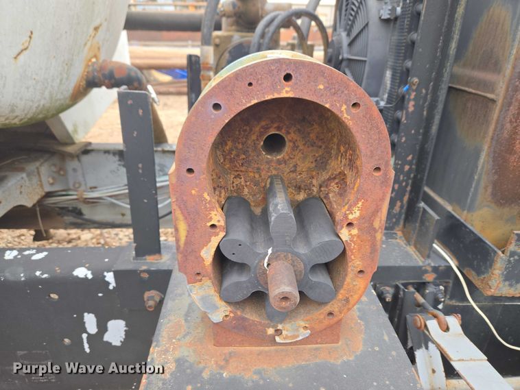 image for item EW0090 1991 International 9400 water truck