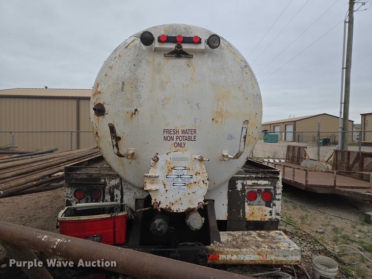 image for item EW0090 1991 International 9400 water truck