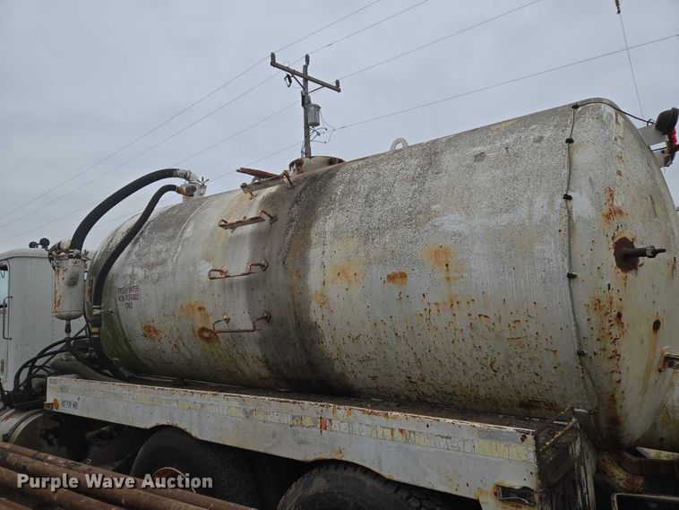 image for item EW0090 1991 International 9400 water truck