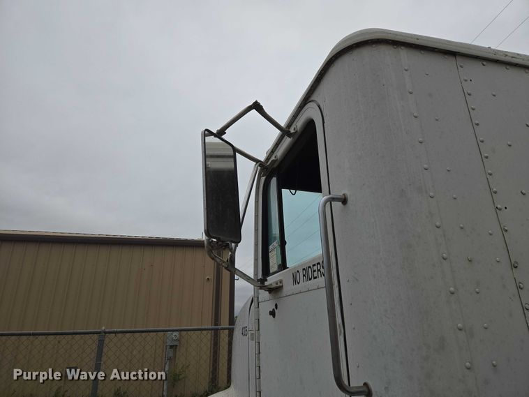 image for item EW0090 1991 International 9400 water truck