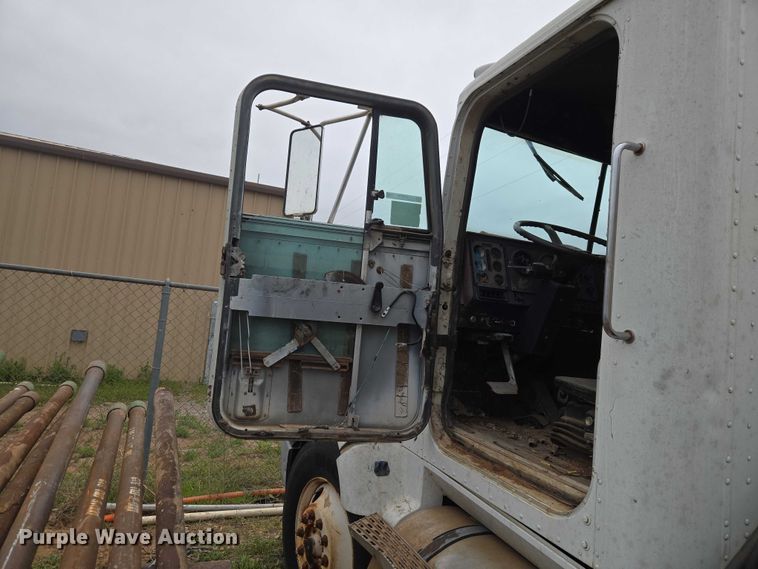 image for item EW0090 1991 International 9400 water truck