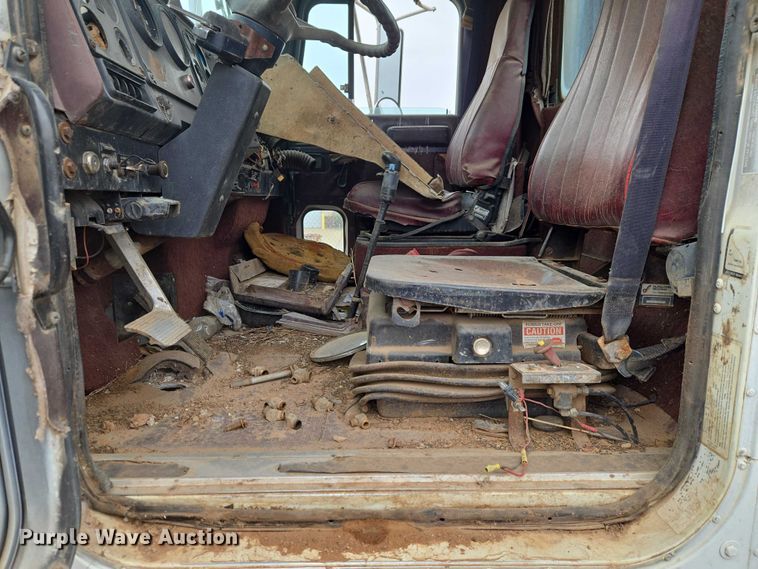 image for item EW0090 1991 International 9400 water truck
