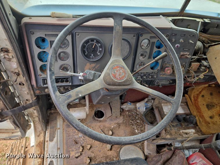 image for item EW0090 1991 International 9400 water truck