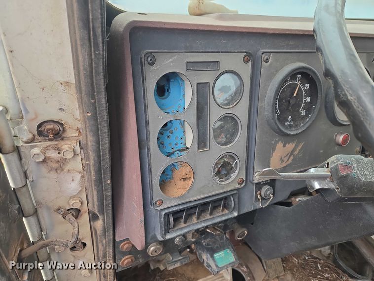 image for item EW0090 1991 International 9400 water truck
