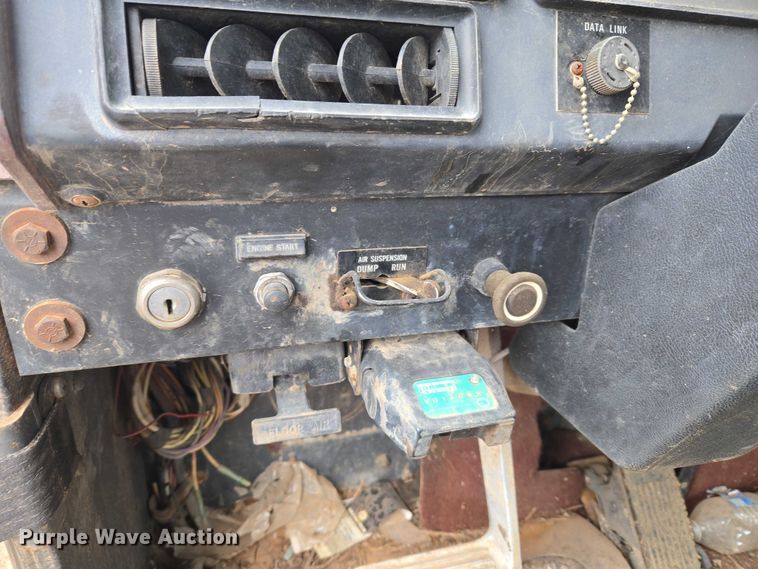 image for item EW0090 1991 International 9400 water truck