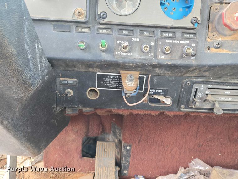 image for item EW0090 1991 International 9400 water truck