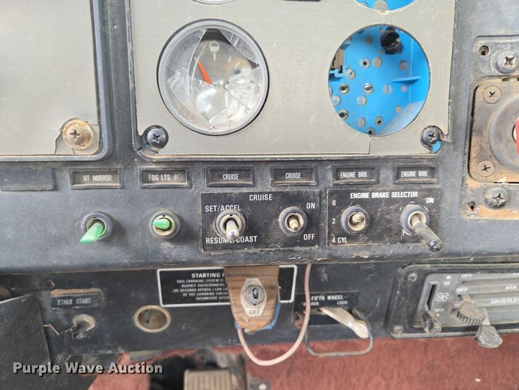 image for item EW0090 1991 International 9400 water truck