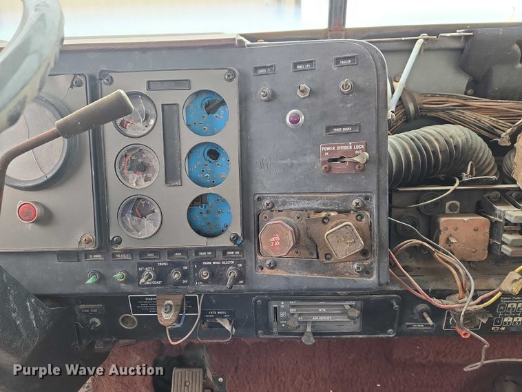 image for item EW0090 1991 International 9400 water truck