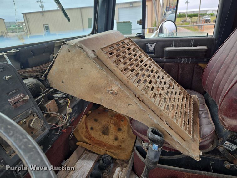 image for item EW0090 1991 International 9400 water truck