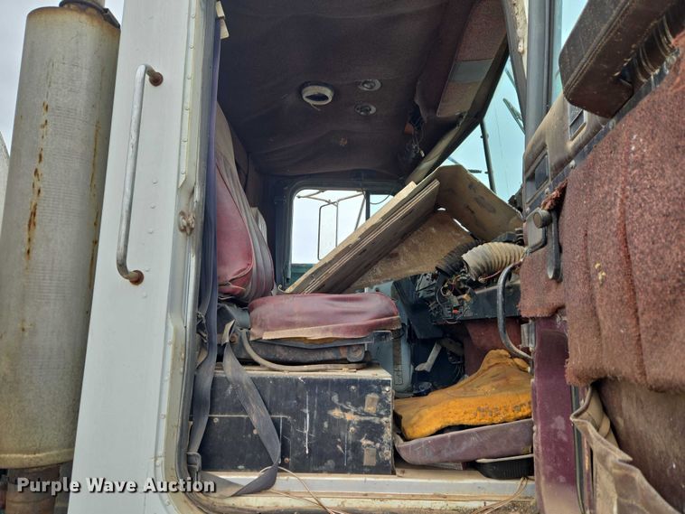 image for item EW0090 1991 International 9400 water truck