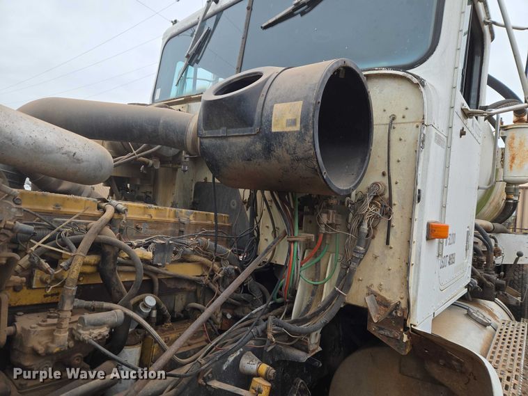 image for item EW0090 1991 International 9400 water truck