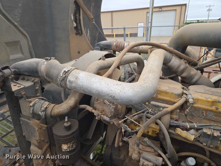image for item EW0090 1991 International 9400 water truck